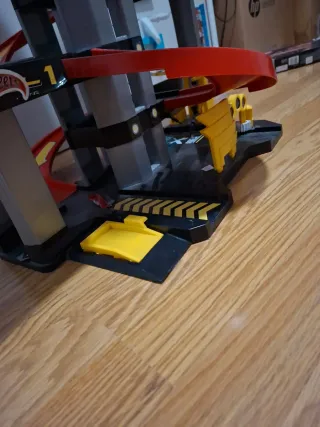 Garaje de juguete multi-nivel