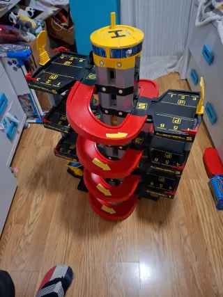 Garaje de juguete multi-nivel