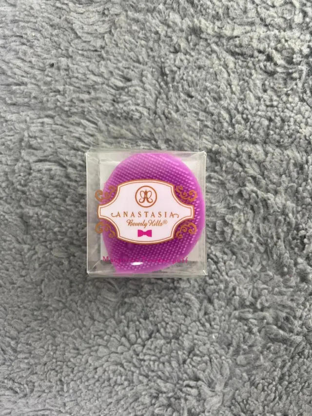 Detergente viso Anastasia Beverly Hills Viola