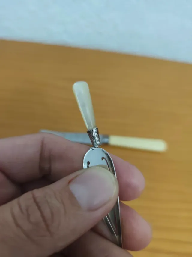 Marcapáginas y cuchillo Vintage