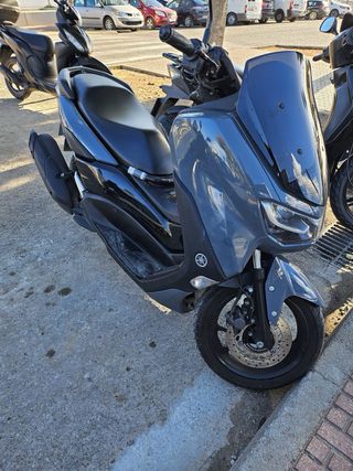 Yamaha NMAX 125 gris - 9900 km
