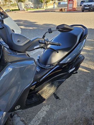 Yamaha NMAX 125 gris - 9900 km