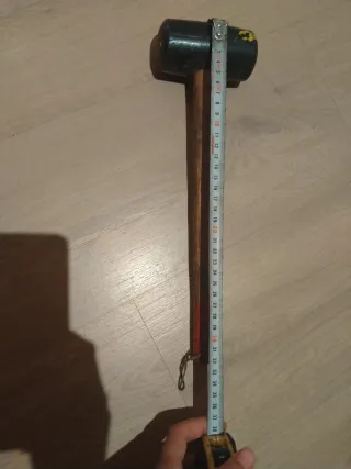 Maza de goma con mango de madera