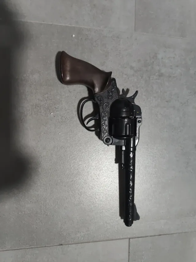 Pistola de juguete de metal