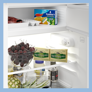 Nevera Beko TSE1284N con congelador