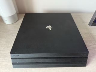 PS4 PRO 1 TB NEGRA.