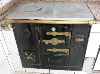 Cocina de carbón antigua