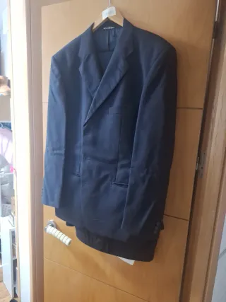 Traje de hombre azul marino