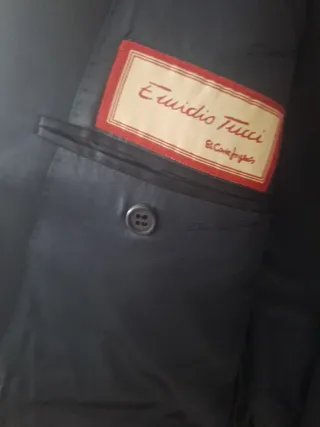 Traje de hombre azul marino