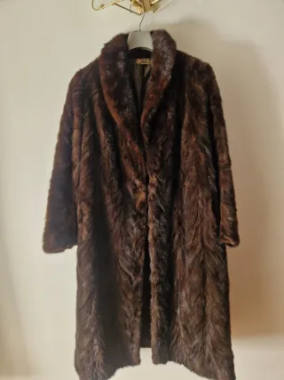 Abrigo de piel marrón