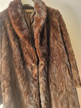 Abrigo de piel marrón