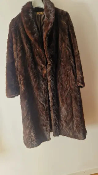 Abrigo de piel marrón