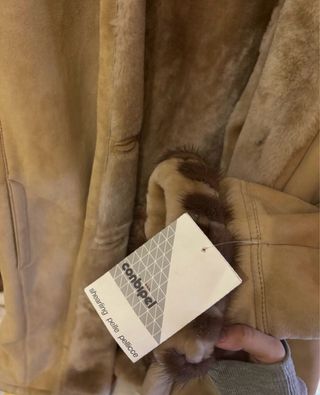 Cappotto in pelle scamosciata con pelliccia