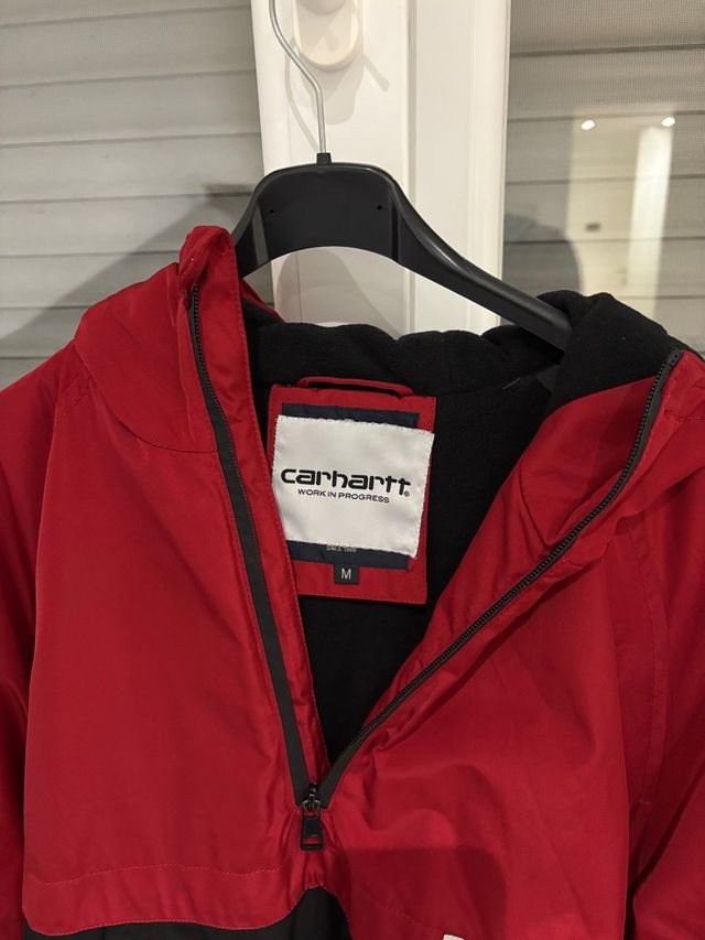 Chaqueta Carhartt Canguro Roja y Negra