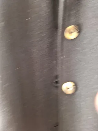 Abrigo de cachemira negro con detalles