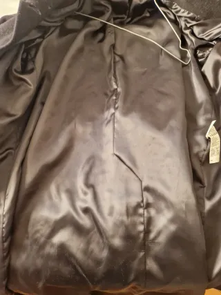 Abrigo de cachemira negro con detalles