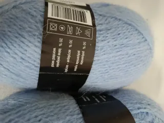 5 ovillos lana azul Doussine