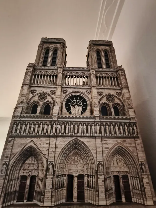 Maqueta Notre Dame espectacular