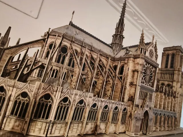 Maqueta Notre Dame espectacular