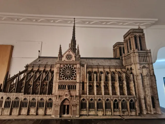 Maqueta Notre Dame espectacular