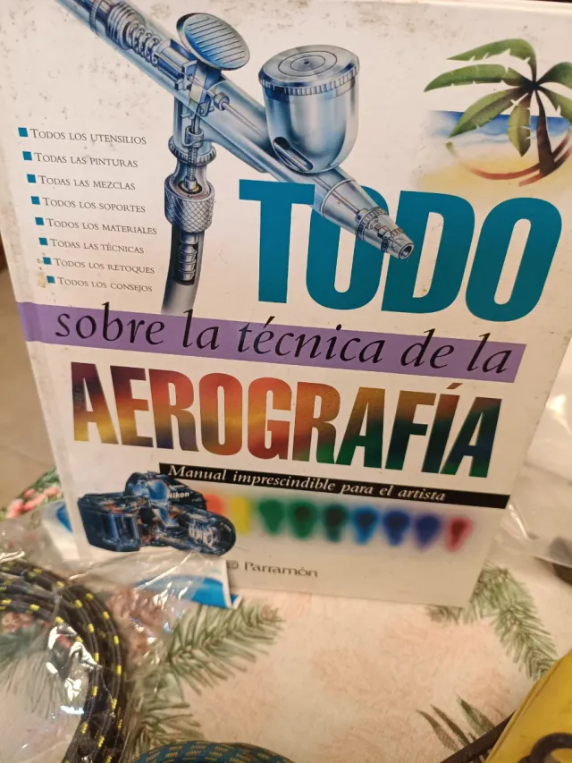 Aerógrafo, compresor, recambios y libro