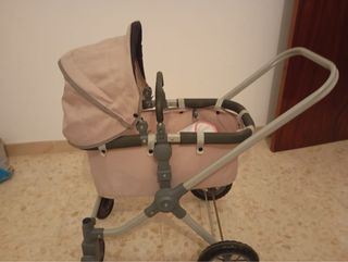 Carro de juguete capota e incluye la sillita