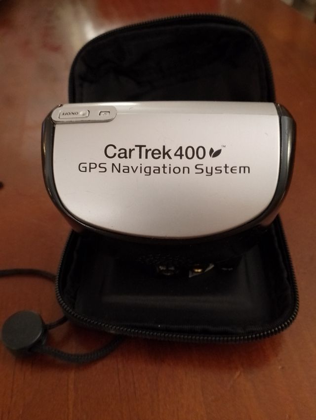 Navegador GPS CarTrek 400 con funda