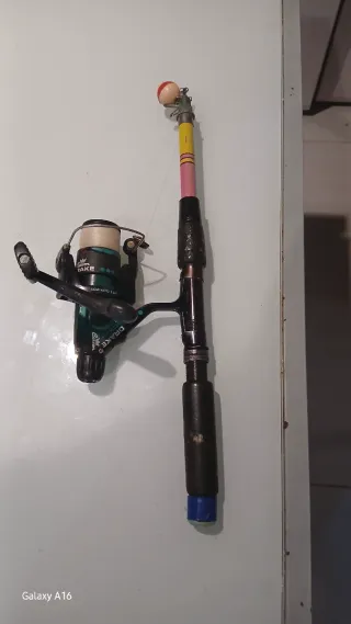 Caña de pescar con carrete