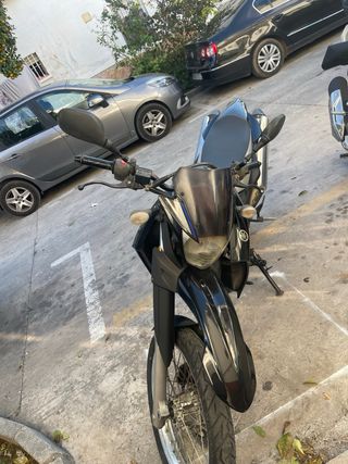 Yamaha XT 660 R negra