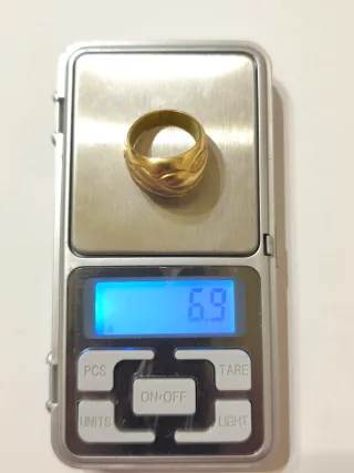 Anillo oro 18 kt casi nuevo