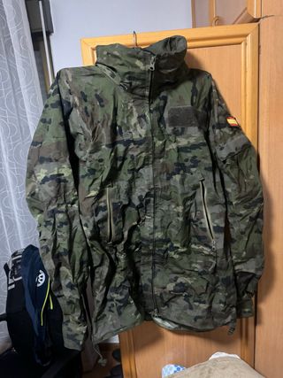 Chaqueta militar impermeable