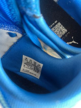 Zapatos de fútbol Puma azules con tacos