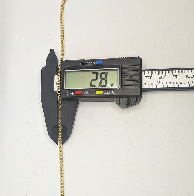 Cadena Barbada de oro de 18k, 17.33 g, 61 cm.