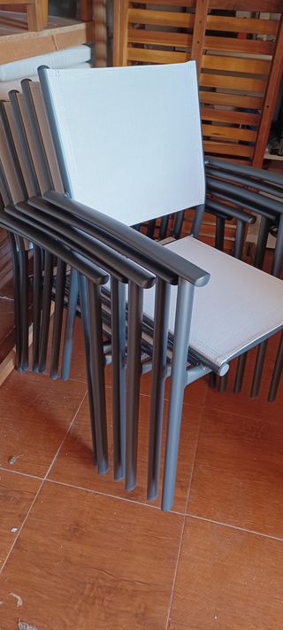 Mesa y Sillas Jardín.