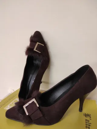 Scarpe marroni scamosciate con pelliccia