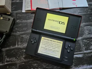 Consola Nintendo DS Crimson black