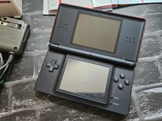 Consola Nintendo DS Crimson black