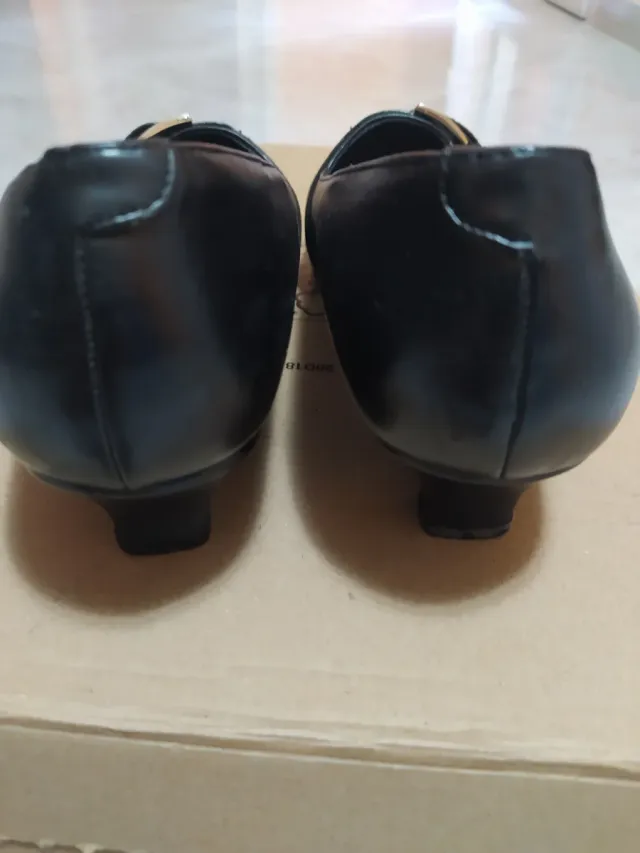 Décolleté nere con fibbia