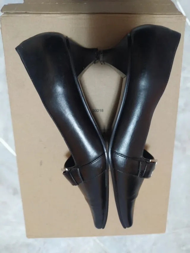 Décolleté nere con fibbia