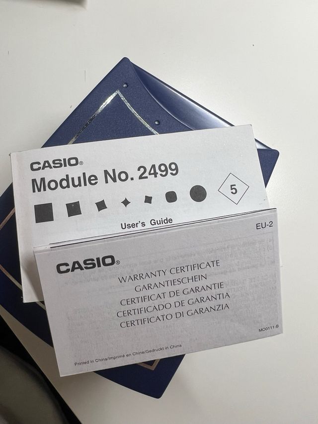 Caja de reloj Casio azul y plateada