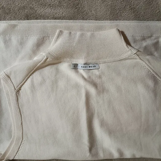 Chaleco de punto beige sin mangas