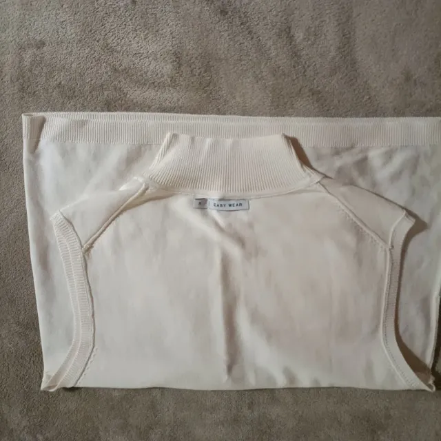 Chaleco de punto beige sin mangas