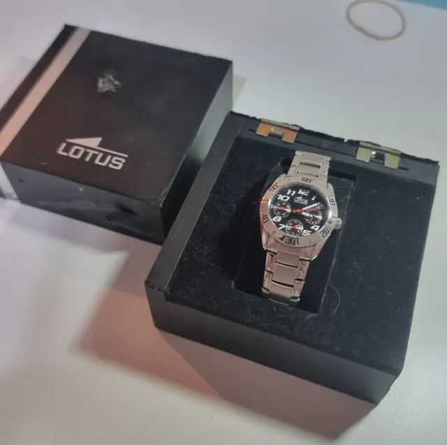 Reloj Lotus