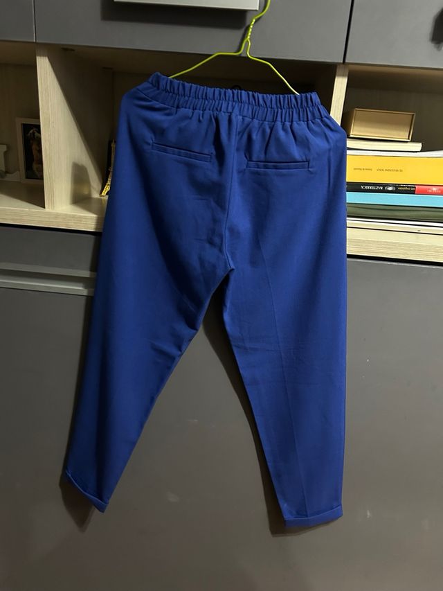 Pantalón azul eléctrico