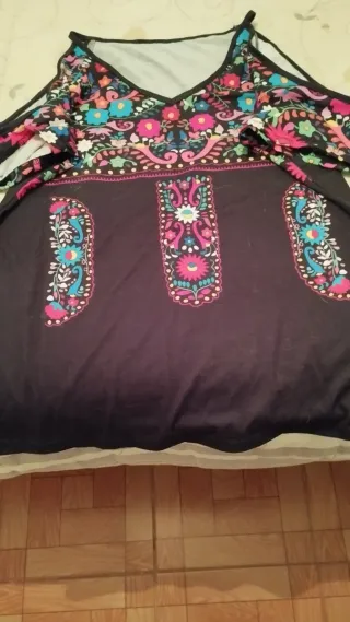 Camiseta de rayas rosas y blancas