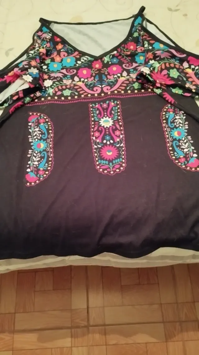 Camiseta de rayas rosas y blancas