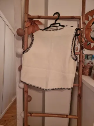 Chaleco lana bordado blanco y negro