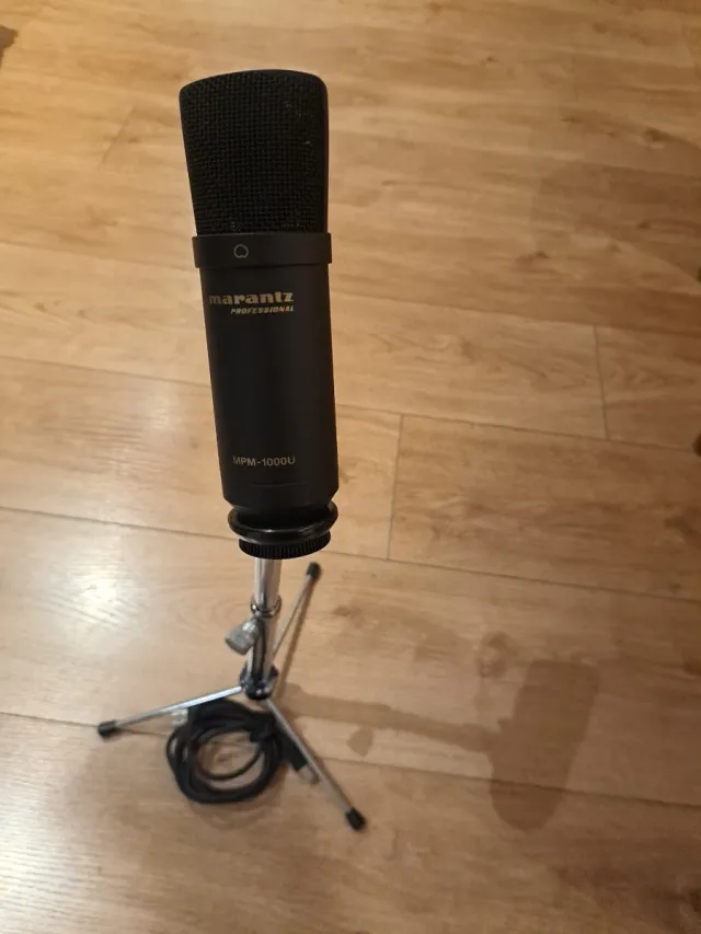 Micrófono Marantz MPM-1000U con pie