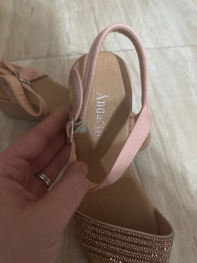 Sandalias de cuña rosas y doradas