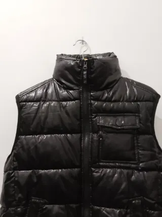 Gilet imbottito nero con cappuccio